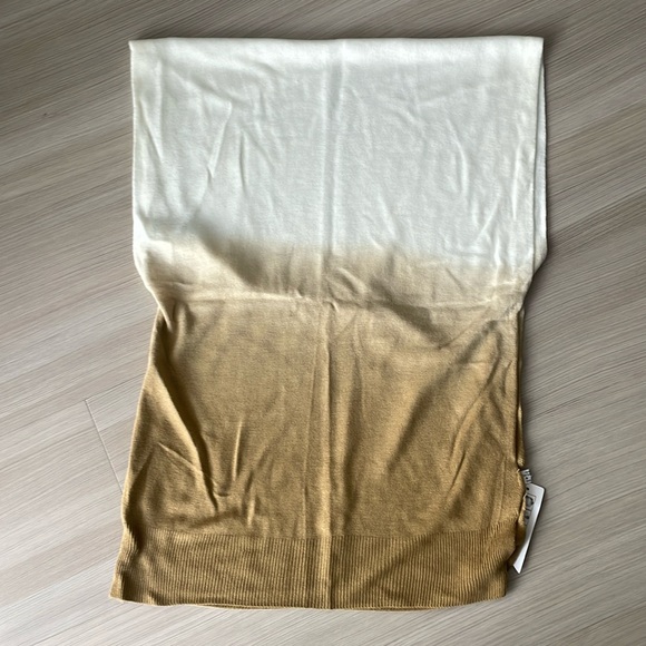 Multi functional scarf/ top - Picture 2 of 2